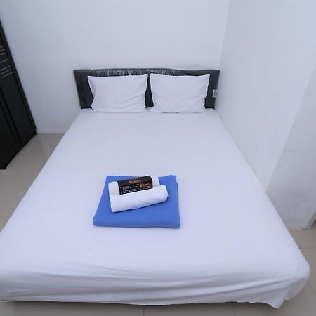 Отель Kamar Keluarga Ungaran Джакарта Экстерьер фото