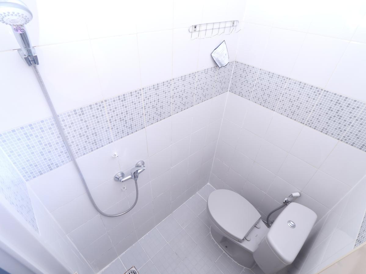 Отель Kamar Keluarga Ungaran Джакарта Экстерьер фото