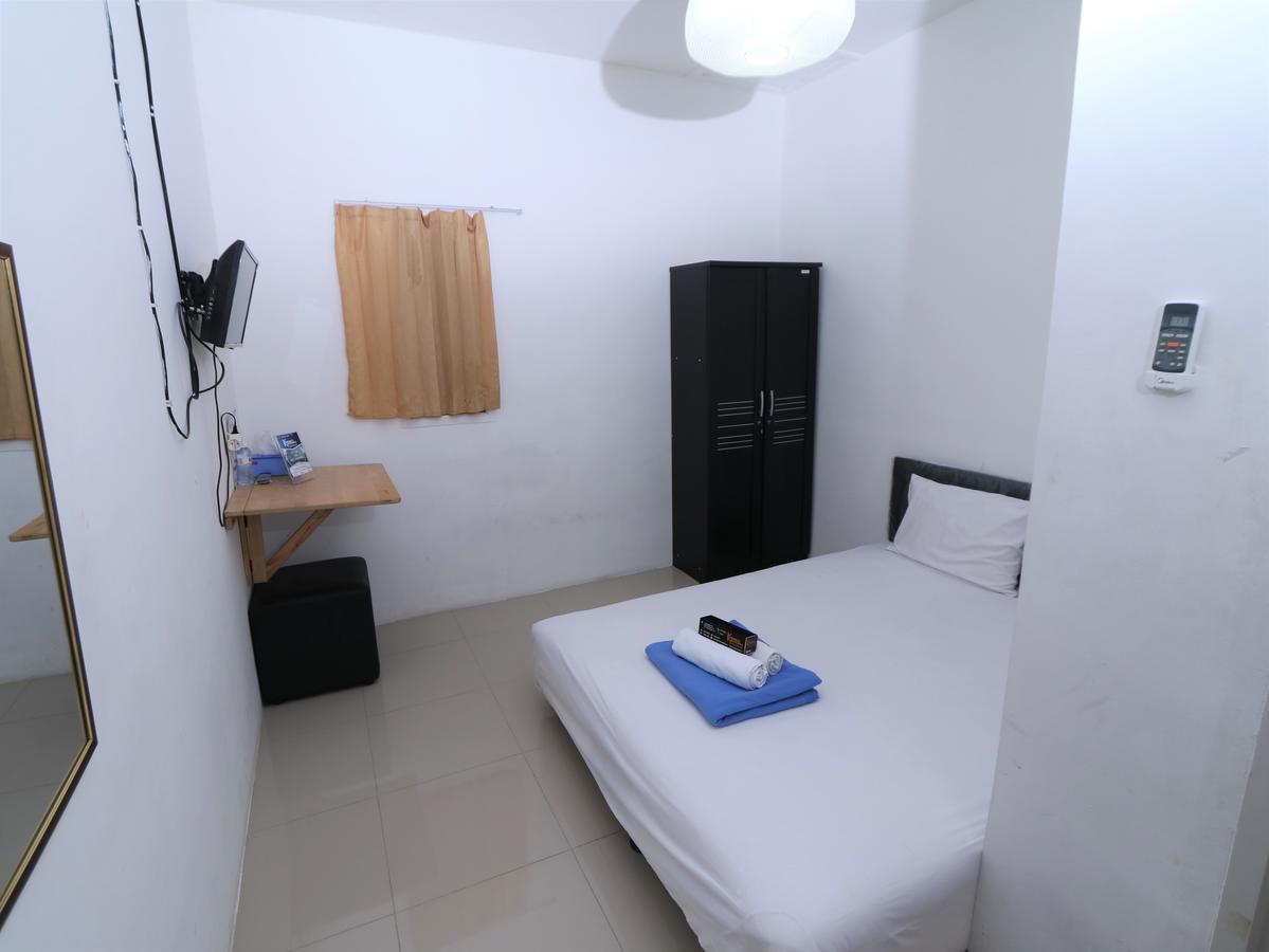 Отель Kamar Keluarga Ungaran Джакарта Экстерьер фото