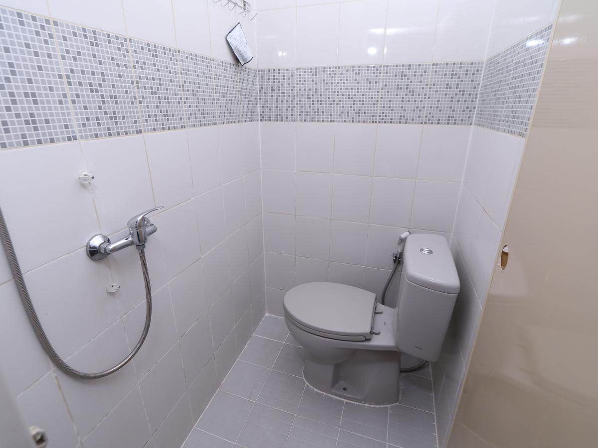 Отель Kamar Keluarga Ungaran Джакарта Экстерьер фото